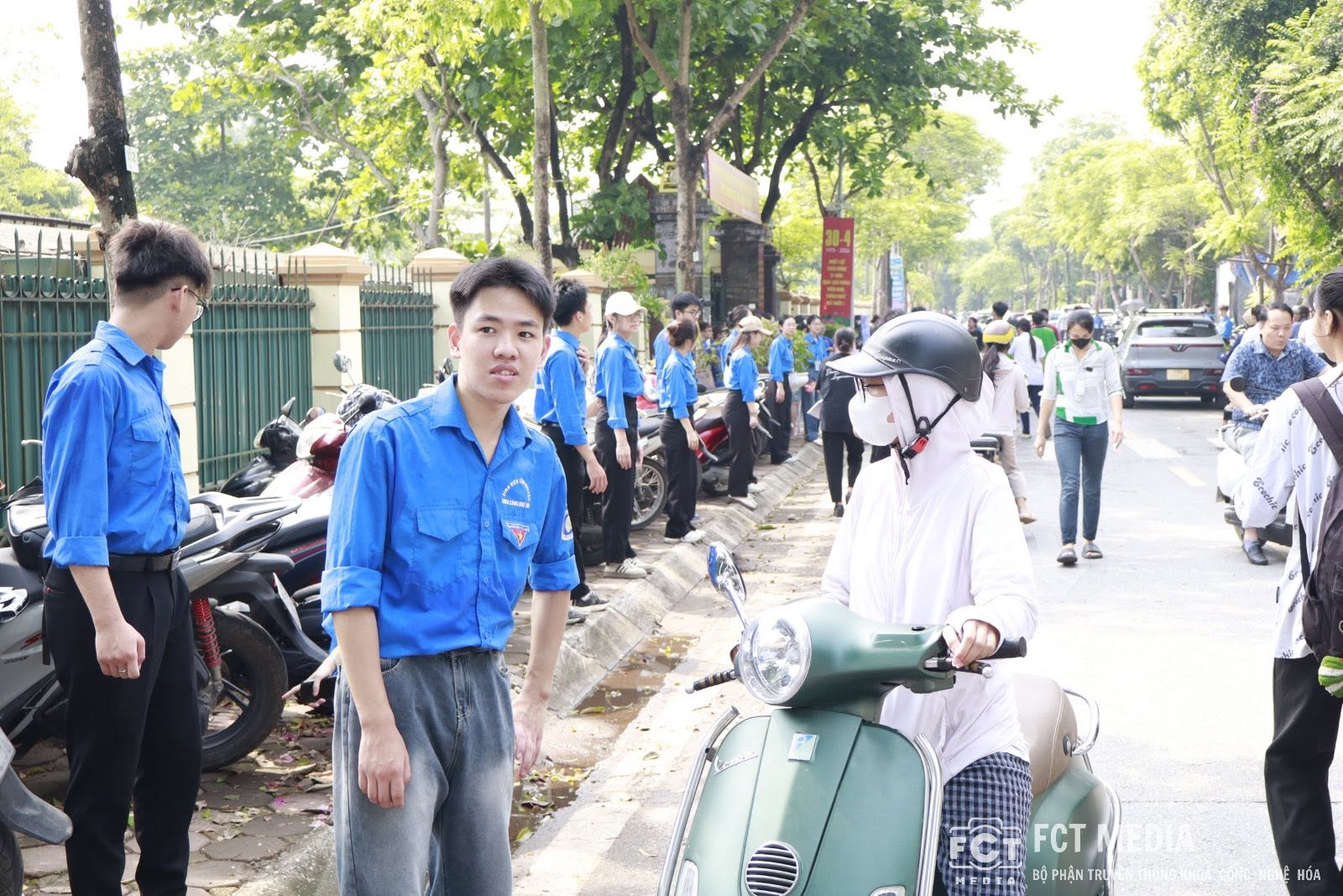 Tuổi trẻ HaUI đồng hành cùng sĩ tử trong chiến dịch `Mùa hè Thanh niên tình nguyện 2026`