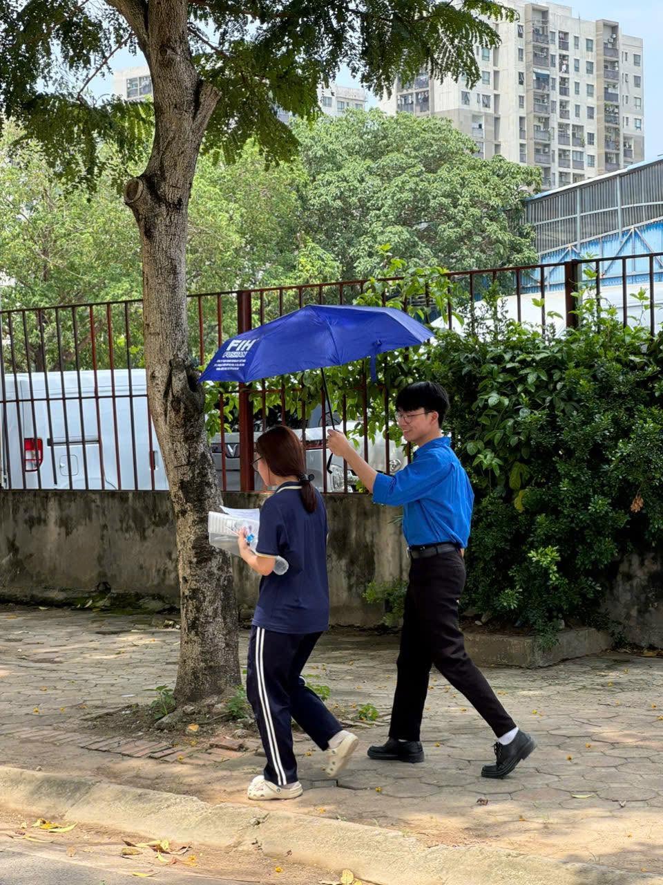 Tuổi trẻ HaUI đồng hành cùng sĩ tử trong chiến dịch `Mùa hè Thanh niên tình nguyện 2026`
