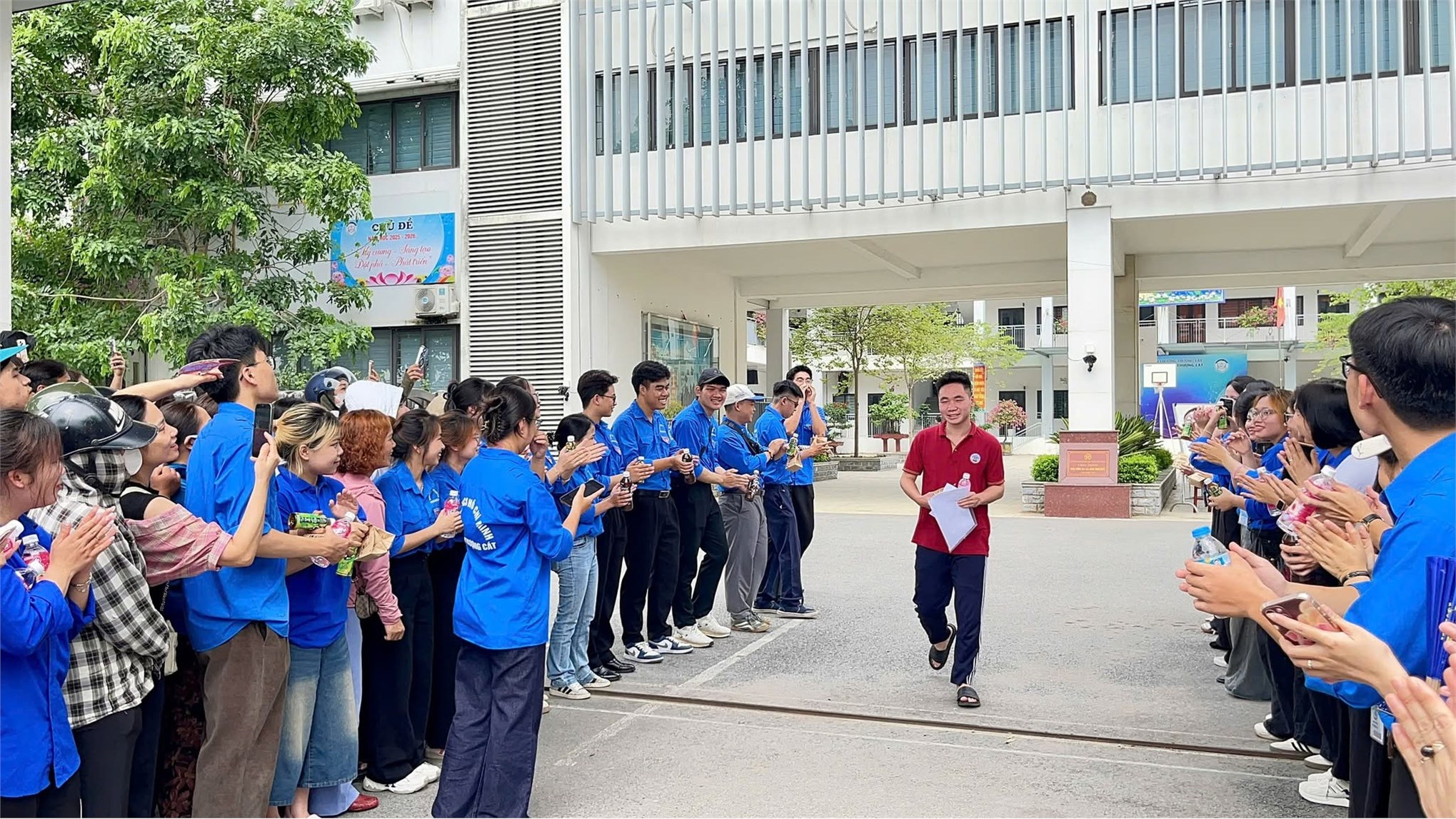 Tuổi trẻ HaUI đồng hành cùng sĩ tử trong chiến dịch `Mùa hè Thanh niên tình nguyện 2026`