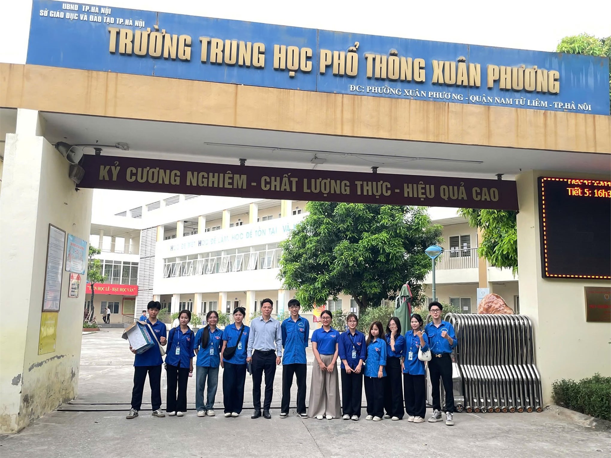 Tuổi trẻ HaUI đồng hành cùng sĩ tử trong chiến dịch `Mùa hè Thanh niên tình nguyện 2026`