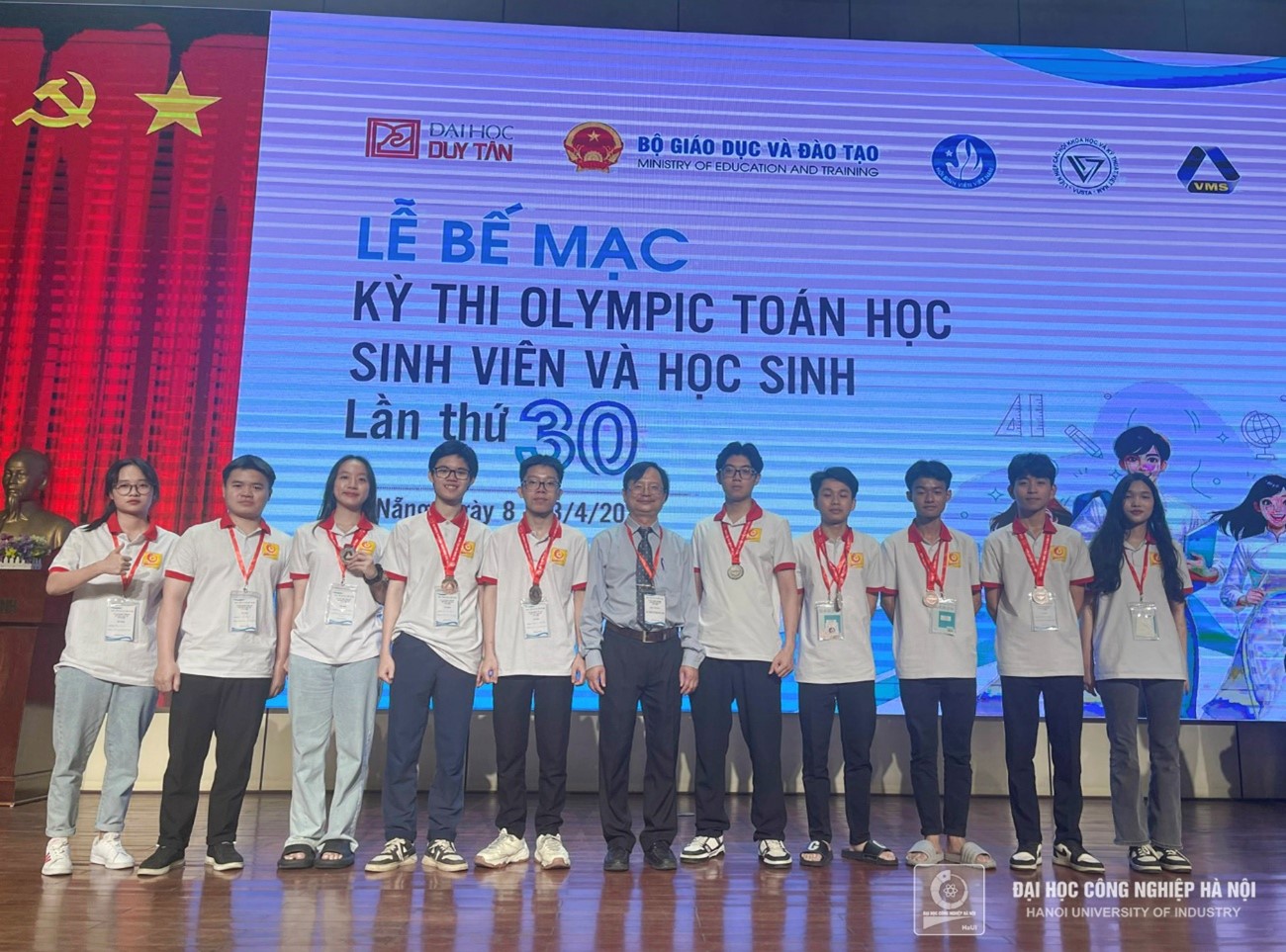 Vương Ngô Ánh Hồng – Gương sáng sinh viên tiêu biểu, bản lĩnh chinh phục tri thức