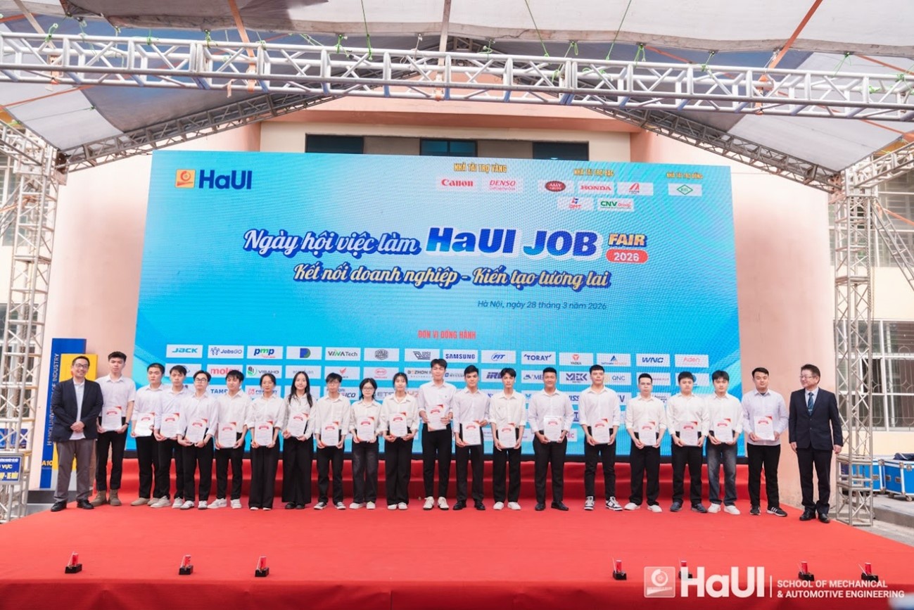 Vương Ngô Ánh Hồng – Gương sáng sinh viên tiêu biểu, bản lĩnh chinh phục tri thức