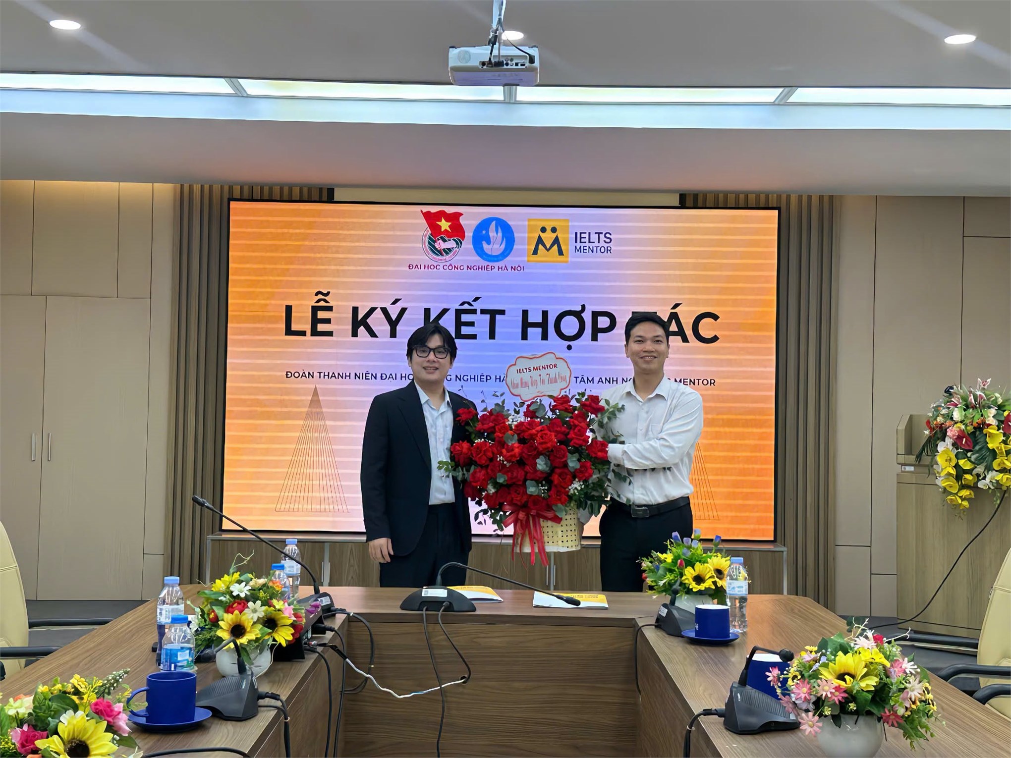 Đoàn Thanh niên - Hội sinh viên ký kết thỏa thuận hợp tác với trung tâm Anh ngữ IELTS MENTOR