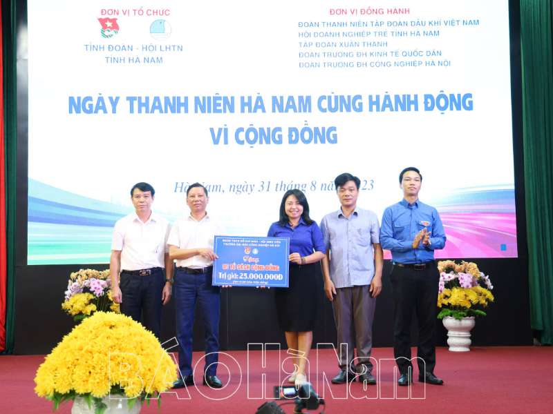 Tuổi trẻ Trường ĐH Công nghiệp Hà Nội tích cực tham gia "Ngày Thanh niên Hà Nam cùng hành động vì cộng đồng"
