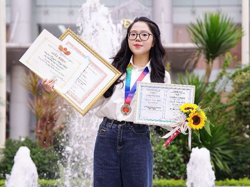 Nguyễn Hồng Minh – Nữ sinh Kế toán bản lĩnh, tỏa sáng danh hiệu “Sinh viên 5 tốt” cấp Thành phố