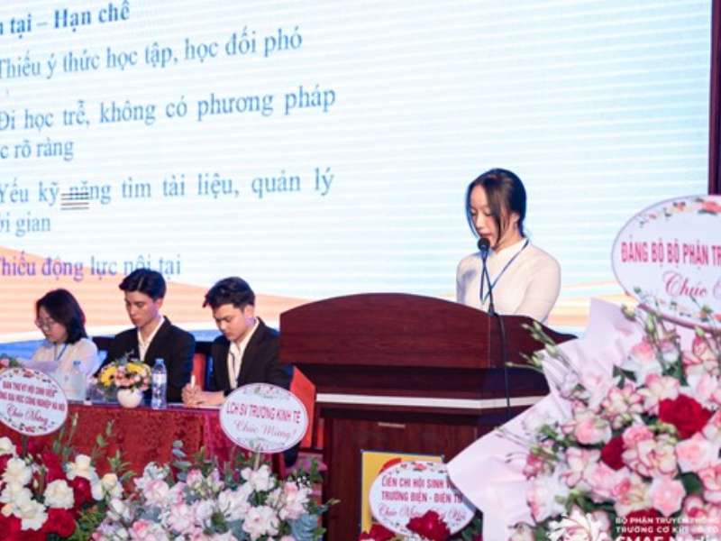 Vương Ngô Ánh Hồng – Gương sáng sinh viên tiêu biểu, bản lĩnh chinh phục tri thức
